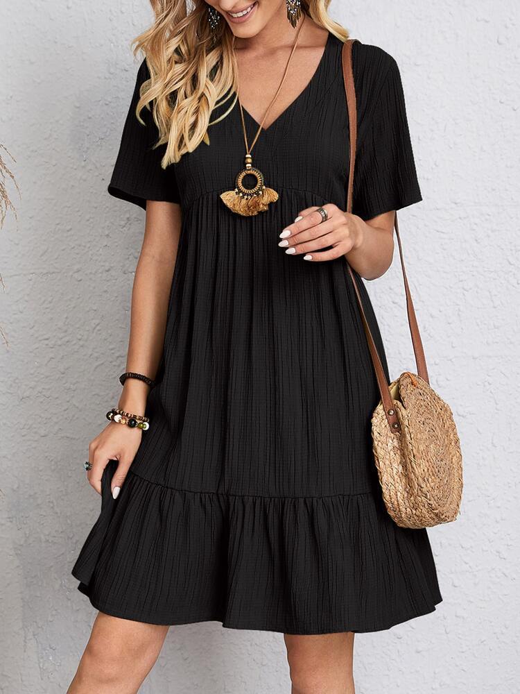 Vestido de verão com decote em V e babados