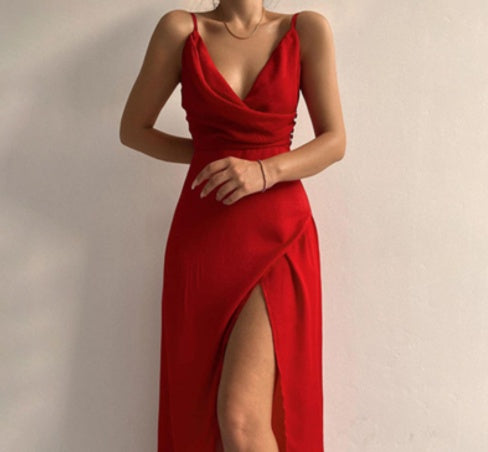 Vestido de verão com decote em V e fenda