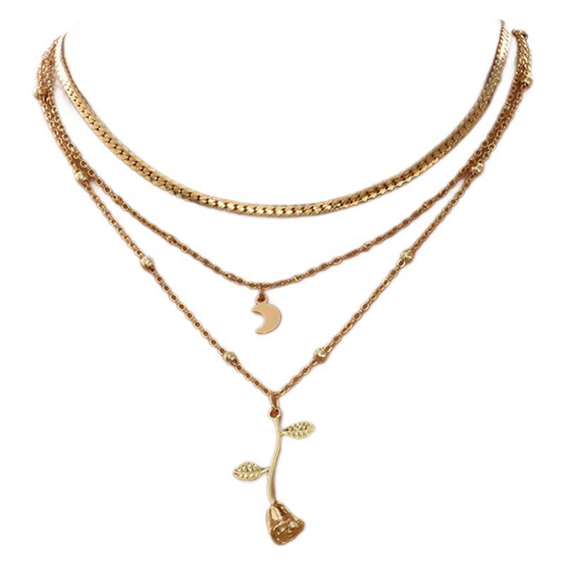 Colar boho multilayer com pingente de lua e flor de rosa